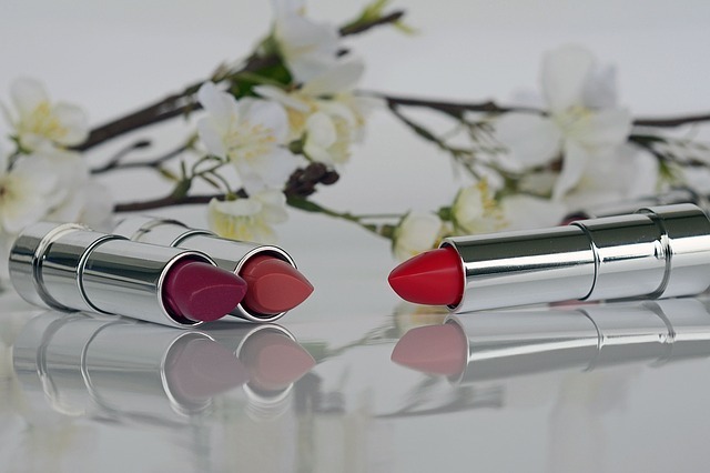 lipstick-1367775_640.jpg